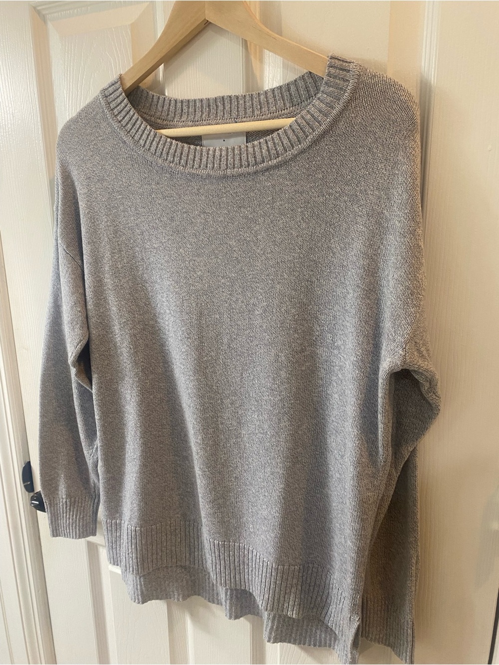 Old Navy Light Gray Crewneck Sweater